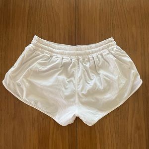 lululemon hotty hot shorts size 6